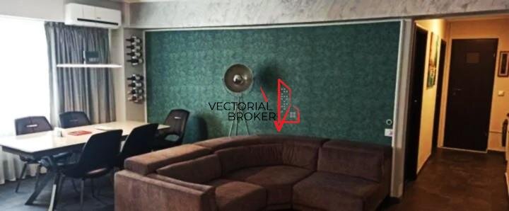 Pasaj Bucur Obor, 4 camere decomandat, renovat, an 1979.